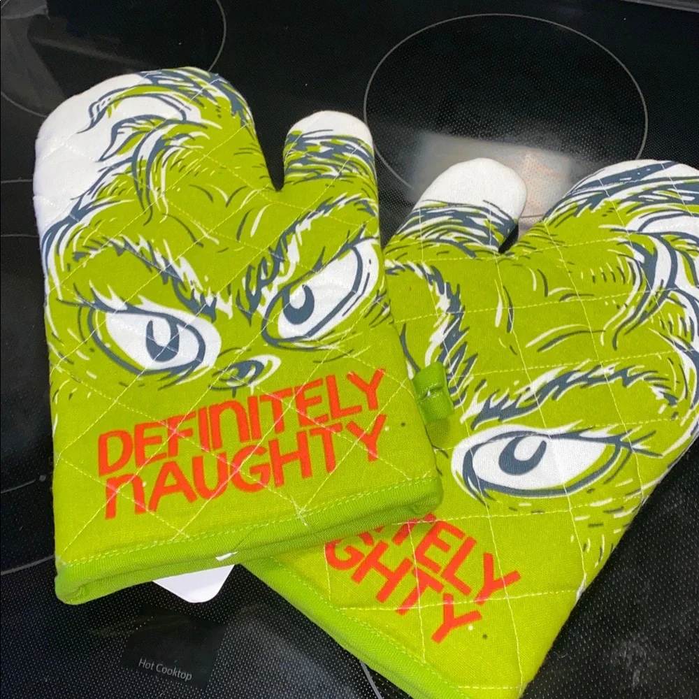 Dr. Seuss Grinch Defiantly Naughty‎ Oven Mitts Set  Green White Red NWT